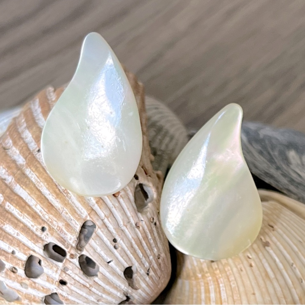 MOTHER OF PEARL Flat Drop Smooth Design Stud Earrings
